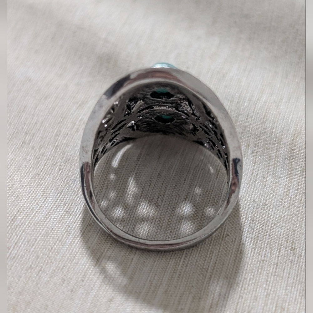 Western Faux Silver and Turquoise Statement Ring Size 8 - Picture 6 of 8